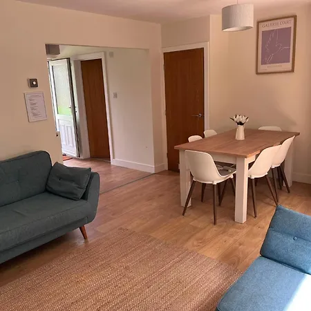 Flaxman Avenue - Lovely 4 Bed Home, 5 Mins Drive To York City Centre, Free Superfast Wi-Fi, Free On-Street Parking-2