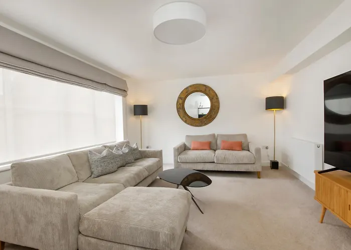 Mount Vale 4 Bedroom Luxury Home & Free Parking York