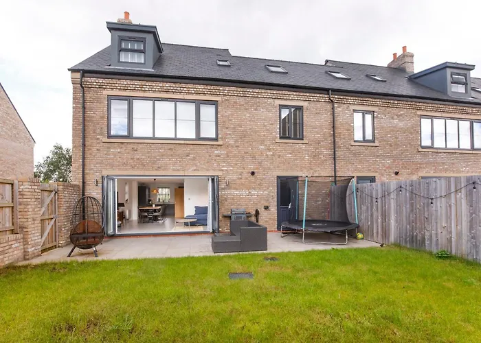 Mount Vale 4 Bedroom Luxury Home & Free Parking York